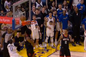 ?反超！小佩顿上篮打板 阿门追帽滋扰球了！_24直播网