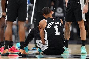 文班左肋骨挫伤退赛 剩余3场再打1场超20分钟即可锁定评奖资格_24直播网