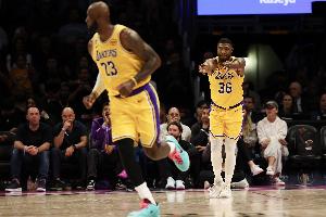 湖记：斯玛特明天也不打雷霆 同时轮休詹姆斯会是明智之举_24直播网