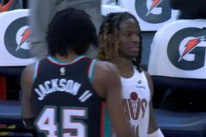 很是讲武德！灰熊连犯两规都无缘破纪录 最后7.7秒直接放弃了！_24直播网