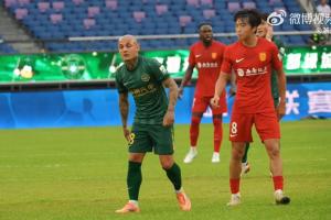 浙江vlog拍到李镇全疑似“国骂”米特里策画面_24直播网