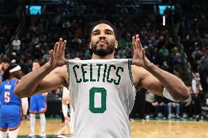 周全！塔图姆最近6场场均25.3分10.7板7.3助1.5断 3分掷中率38.5%_24直播网