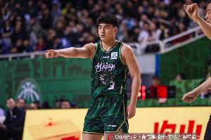 奇兵！李斌卓首发5中4高效拿下14分 正负值+19最高_24直播网