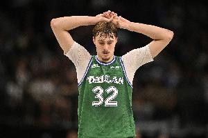 状态一般！弗拉格半场10中3仅得6分4篮板3助攻_24直播网