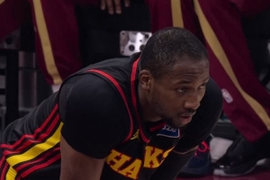 灵光乍现！库明加替补登场4分钟 一连中投到手拿到6分_24直播网