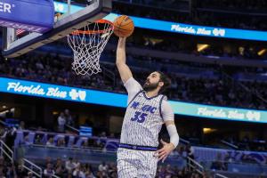 格鲁吉亚猛男！比塔泽替补不到25分钟即砍14分15板6助 历史首人_24直播网