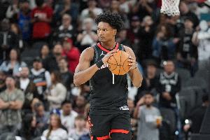 阿门单场砍下至少40分5板5助&掷中率75%+ 火箭队史首人_24直播网