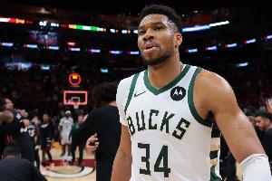 雄鹿生涯最后一季？？？？？？字母哥本赛季仅出战36场 场均27.6+9.8+5.4_24直播网