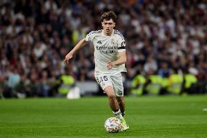 TA：相比于卡马文加，，，，，18岁皇马小将皮塔奇更有可能首发出战拜仁_24直播网