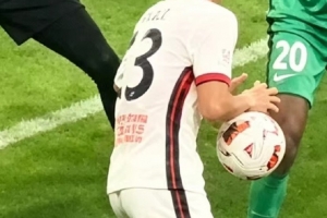 媒体人谈廖力生进球：若是不是手球改变偏向，，，，，怎么可能进球？？？？？？_24直播网