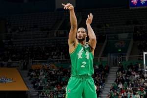 无敌效率！莱迪半场出战11分钟 11中9砍下20分8板&正负值+14！_24直播网