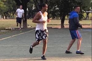 小罗纪录片：小罗曾在狱中率队11-2大胜夺冠，，奖品是一头小猪崽_24直播网