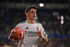 闪灼慕尼黑，，居莱尔是自2024年后欧冠首位安联球场对拜仁双响球员_24直播网