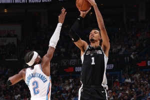 追梦：本赛季亚历山大比文班更有资格获MVP 也许明年文班有时机_24直播网