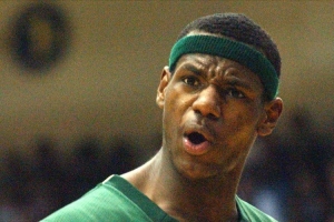 老哈达威：高中时詹姆斯就能罚球线腾飞 那时他就懂了怎样打角逐_24直播网