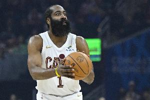 生涯前n个赛季都突入季后赛排行榜：是非双煞第1 哈登&帕克第3_24直播网