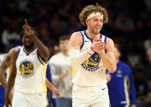 够乱的！勇士一连打铁&太阳无限丢篮板 波杰姆终于掷中打停太阳_24直播网