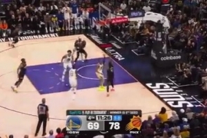 太准了今天！杰伦·格林急停跳投再中 个人已经29分_24直播网