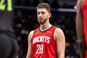 媒体人：火箭要赢申京必需得硬起来 把亚当斯的脏活累活都干了_24直播网