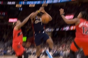 没打手？？哈登强攻造杀伤 猛龙挑战乐成作废犯规_24直播网