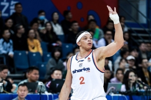 卢伟：洛夫顿和白边的伤势恢复不如预期 洛夫顿最近都打不了了_24直播网