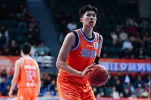 生涯总得分超2000分！邹阳：继续前进 期待下一个节点_24直播网