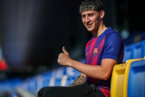 世体：帕西菲科将缺席八九个月时间，，，，，，韧带重伤可能影响巴萨买断他_24直播网