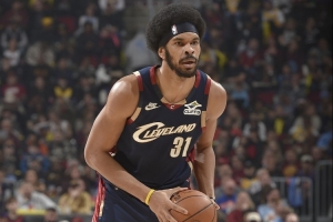 正负值+18全场最高！贾勒特·阿伦6投4中得10分3板1助2断3帽0失误_24直播网