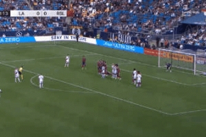 直奔死角！罗伊斯美职联恣意球直接破门_24直播网