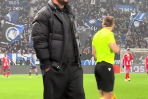 孔帕尼：那年我双手插兜，，，，不知道什么叫做敌手_24直播网