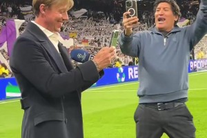 赛后古蒂被伯纳乌的气氛所震撼，，，，拿脱手机纪录这一刻_24直播网