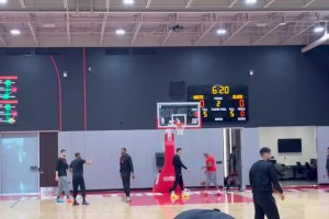 如火如荼！火箭全队备战与湖人的首轮角逐_24直播网