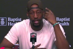 毁于一旦！热巴：三球是不是居心只有他自己知道，，，，？？？？？畈煌床谎鱛24直播网